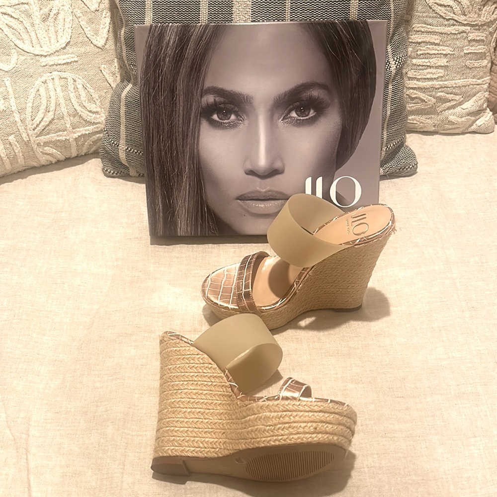 Gorgeous JLO Bisque/Rose Wedge Heels Size 7.5M.